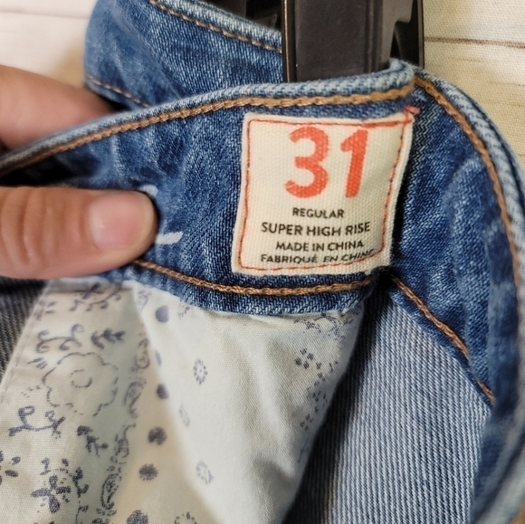 WE THE FREE FRONT POCKET BUTTON FRONT DENIM SKIRT, SZ 31 - Picture 10 of 13